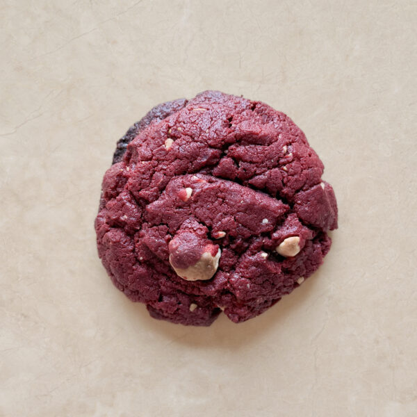 كوكيز رد فلفيت مع قطع الشكولا البيضاء 140 غ